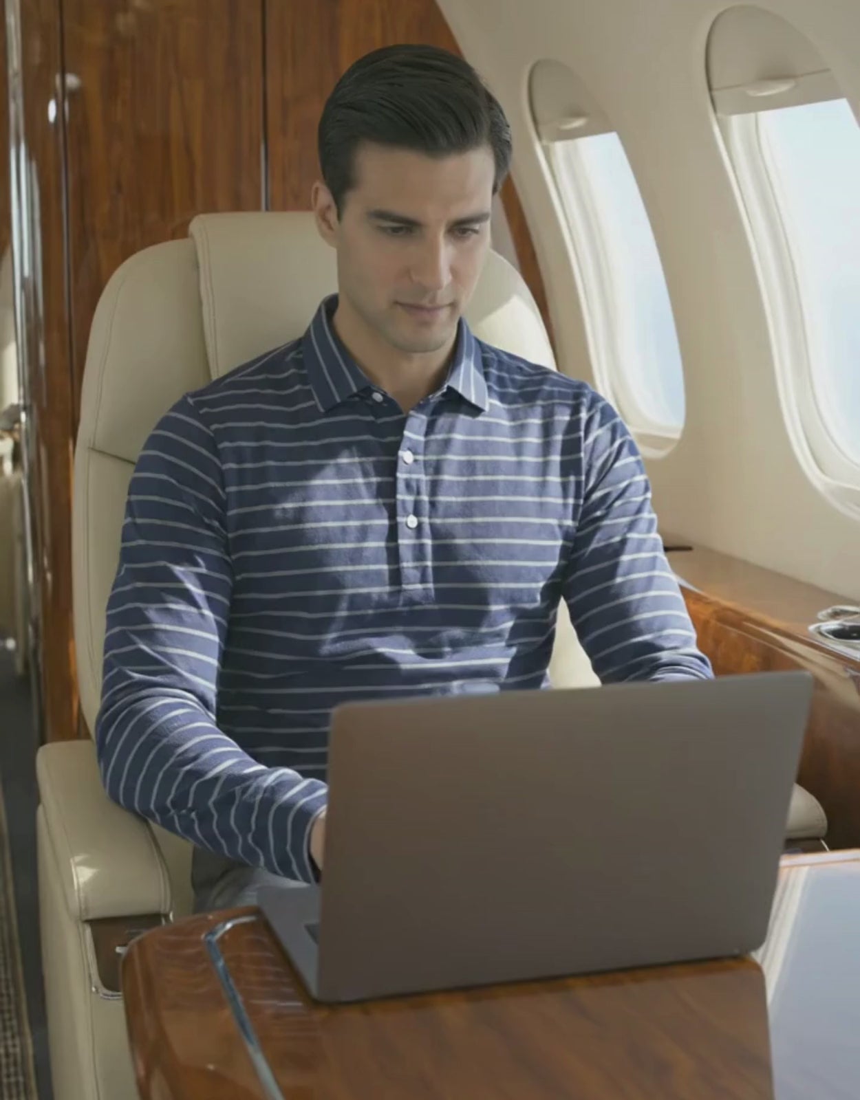 Performance video showcasing DapperTee stretchable long sleeve polo during professional business travel.